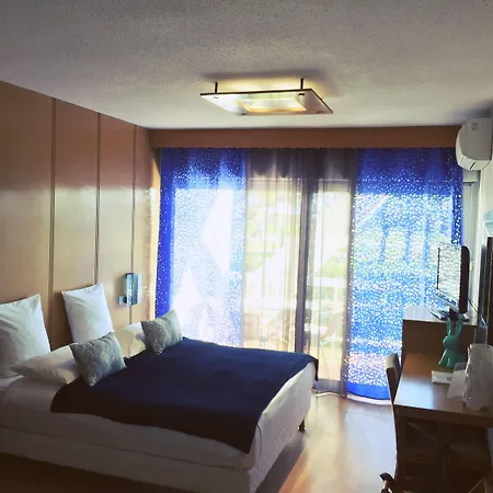 Hotel Saint-clair, Côté