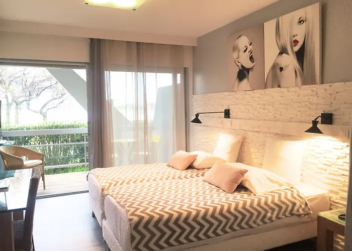 Saint-clair, Côté Hotel La Grande-Motte