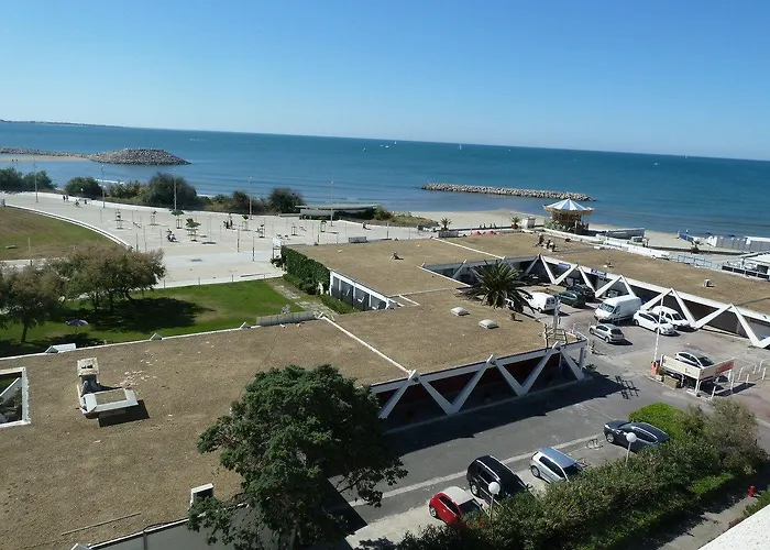 Hotel Saint-clair, Côté