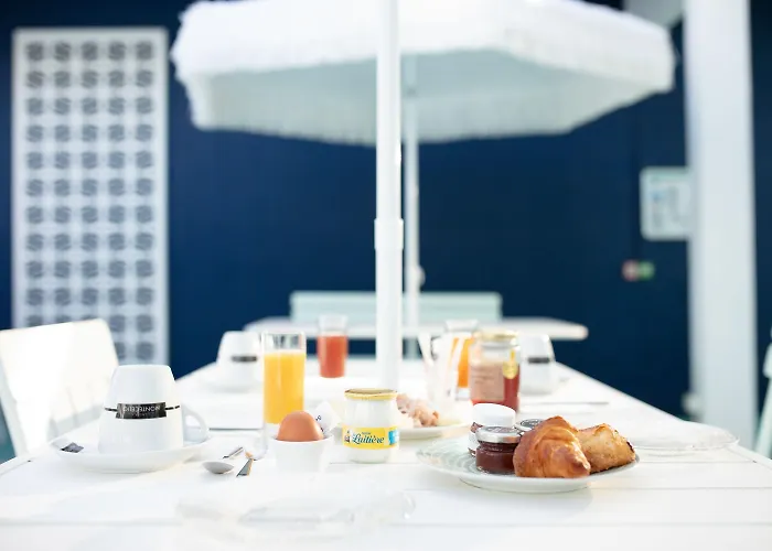 Hotel Saint-clair, Côté