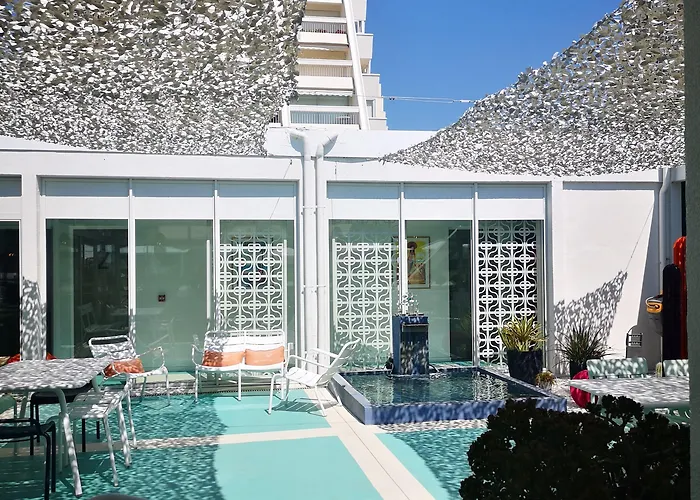 Saint-clair, Côté Hotel La Grande-Motte