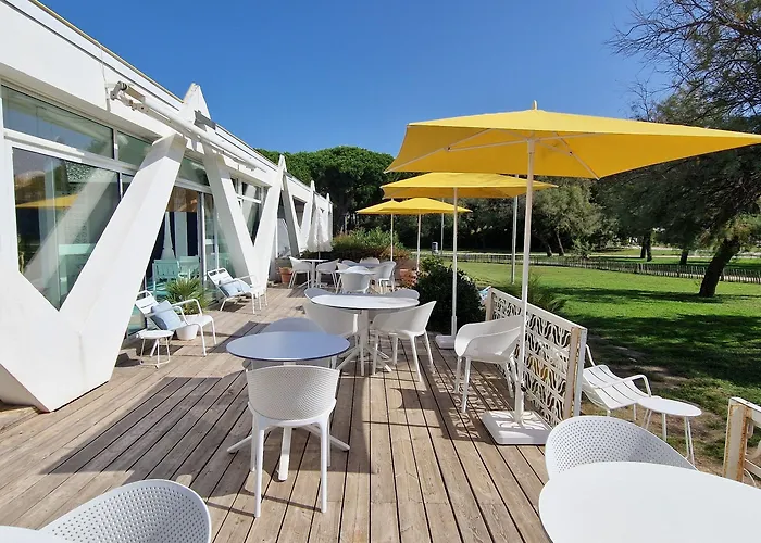 Saint-clair, Côté Hotel La Grande-Motte